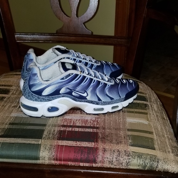 SOLD....Nike Air Max ladies size 8 - Picture 4 of 7